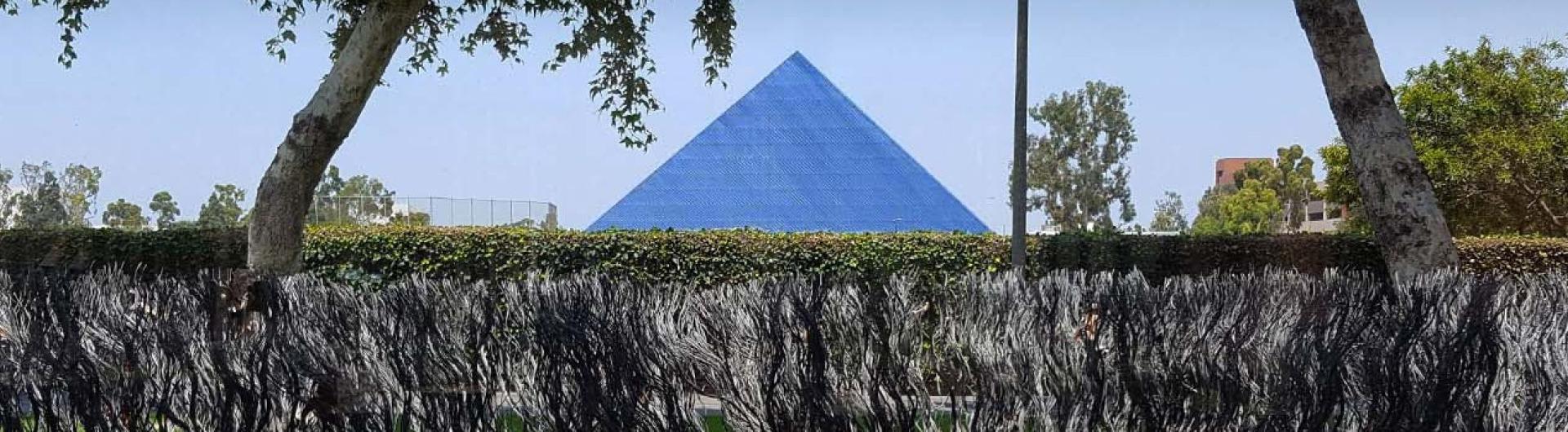 从远处看沃尔特金字塔